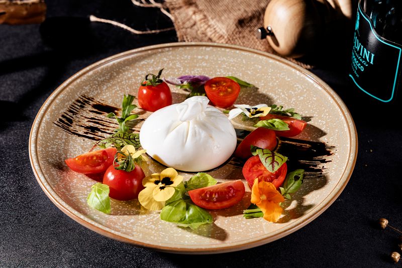Burrata e Pomodoro with creamy burrata cheese and heirloom tomatoes